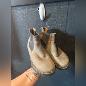 RARE Women's Birkenstock Light Brown
Stalon Leather Chelsea Boots